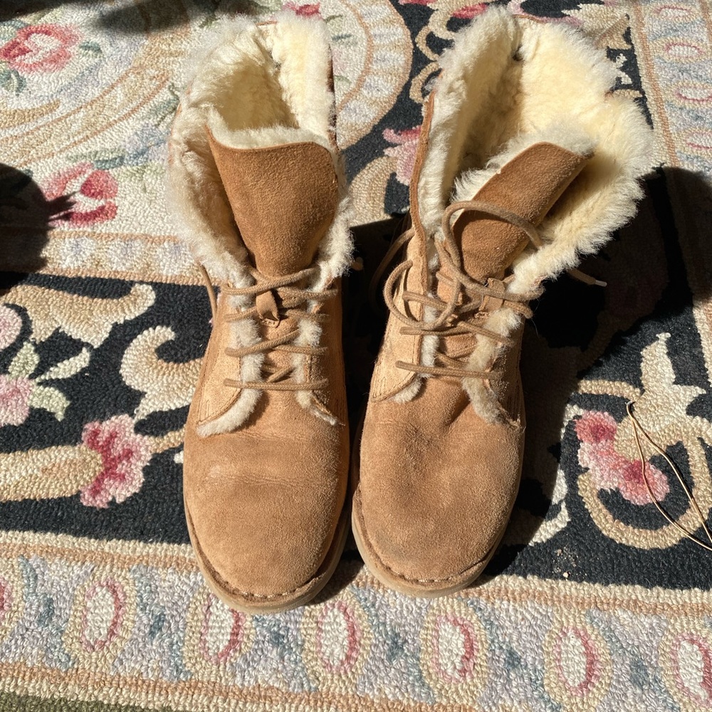 Uggs Boots Sz 7. Sherpa lined
